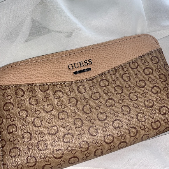 Spacious Guess Wallet - Picture 6 of 10